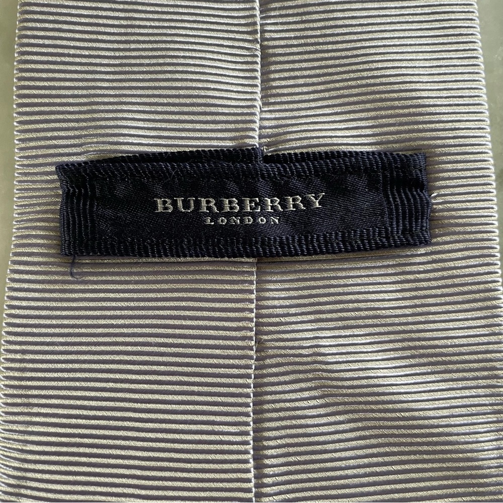 Burberry London Pale Lavender Tie - Picture 5 of 9